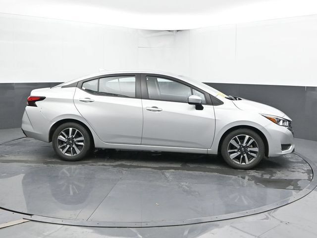 Used 2024 Nissan Versa SV FWD image 4