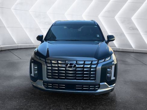 Used 2023 Hyundai Palisade Calligraphy image 2