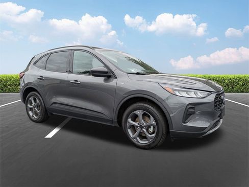 Used 2025 Ford Escape ST-Line image 2