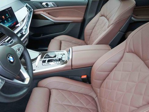 Used 2025 BMW X7 xDrive40i image 11