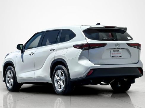 Certified 2025 Toyota Highlander LE AWD/4WD image 3