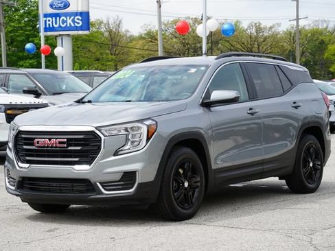 Used 2024 GMC Terrain SLE w/ Driver Convenience Package FWD image 3