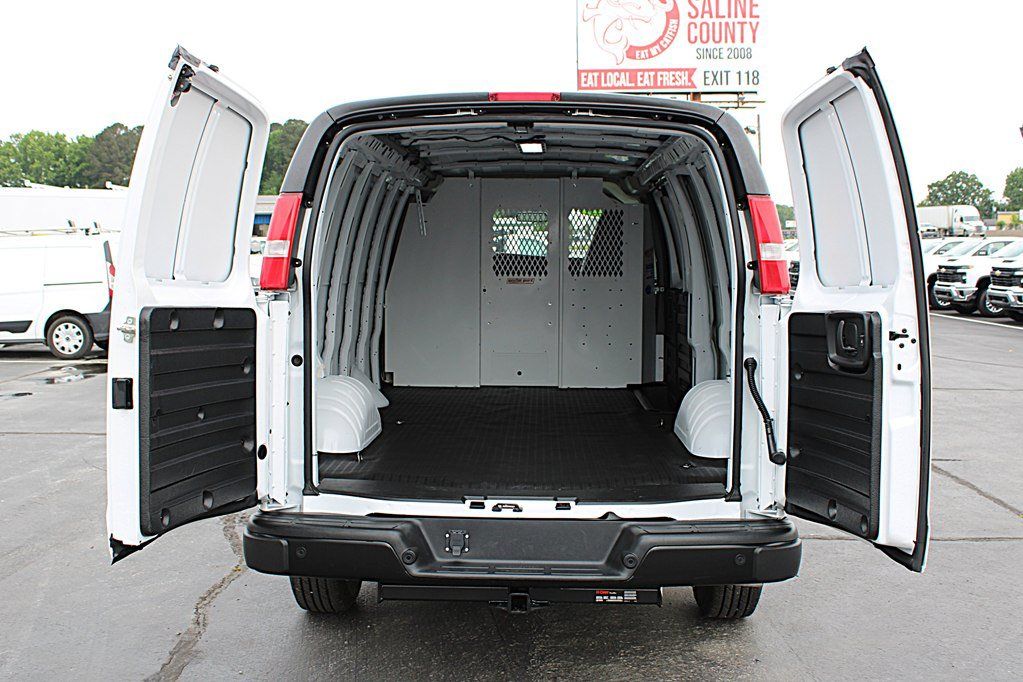 Used 2025 GMC Savana 2500 Extended w/ Driver Convenience Package RWD image 16