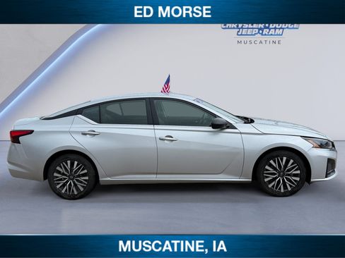 Used 2024 Nissan Altima 2.5 SV FWD image 6