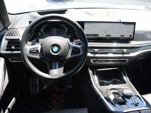 Used 2024 BMW X7 xDrive40i w/ M Sport Package AWD/4WD image 8