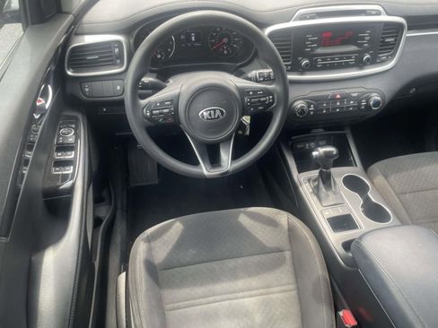 Used 2017 Kia Sorento L FWD image 11