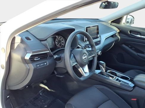 Used 2023 Nissan Altima 2.5 SV image 8