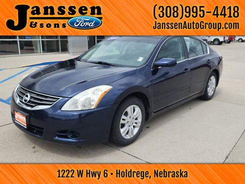 Used 2010 Nissan Altima 2.5 S w/ Convenience Pkg FWD image 2