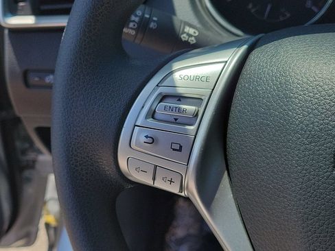 Used 2015 Nissan Rogue SV FWD image 29