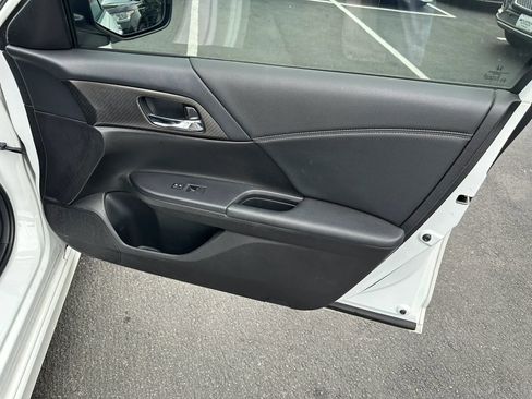Used 2016 Honda Accord Sport image 17
