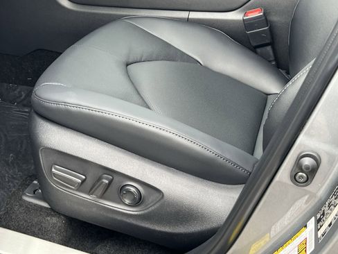 New 2026 Toyota Highlander Platinum image 10