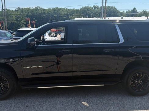 Certified 2025 Chevrolet Suburban LT w/ Comfort Package AWD/4WD image 4