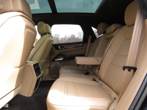 Used 2021 Porsche Cayenne Turbo AWD/4WD image 20