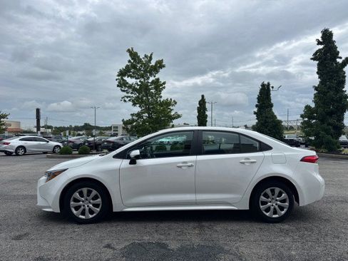 Used 2025 Toyota Corolla LE FWD image 14