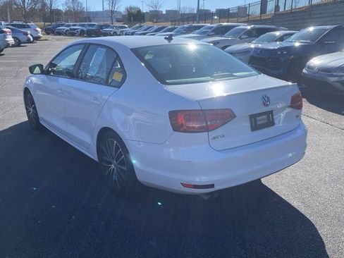 Used 2015 Volkswagen Jetta Sport image 10