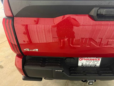 Used 2022 Toyota Tundra SR5 w/ SR5 Convenience Package image 17