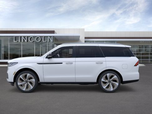 New 2026 Lincoln Navigator Black Label AWD/4WD image 3