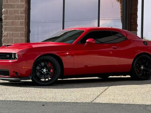 Used 2015 Dodge Challenger SRT w/ Technology Group RWD image 3