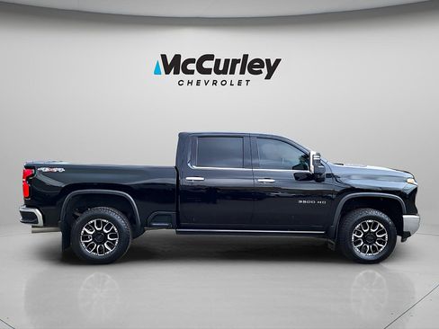 Used 2024 Chevrolet Silverado 3500 LTZ w/ LTZ Convenience Package AWD/4WD image 8