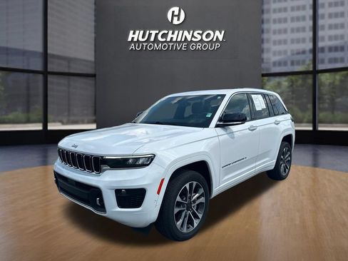 Used 2023 Jeep Grand Cherokee Overland w/ Luxury Tech Group IV RWD image 3