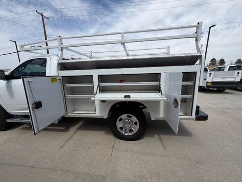 Used 2018 RAM 3500 Tradesman w/ Chrome Appearance Group RWD image 10