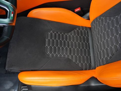 Used 2022 Lamborghini Urus AWD/4WD image 19