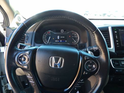 Used 2016 Honda Pilot Touring image 19