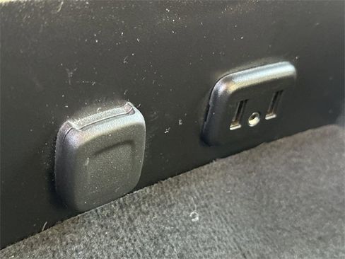 Used 2018 GMC Sierra 1500 SLE w/ SLE Value Package image 36