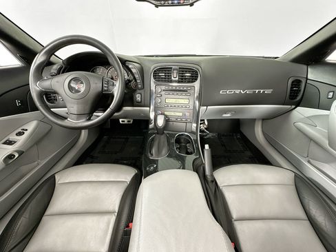 Used 2013 Chevrolet Corvette Convertible image 21