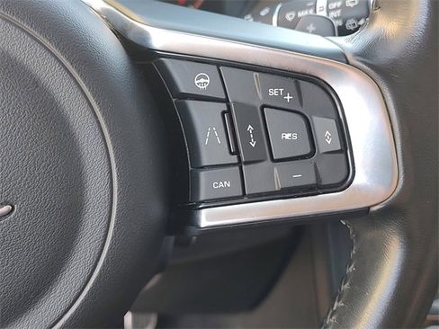 Used 2019 Jaguar F-PACE Portfolio image 22