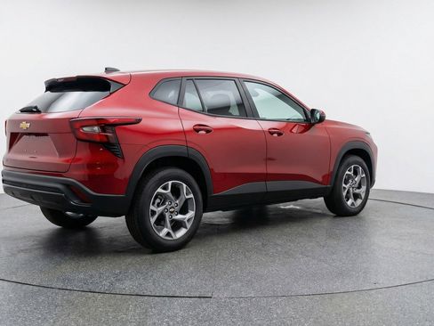 Used 2025 Chevrolet Trax LT w/ LT Convenience Package image 9