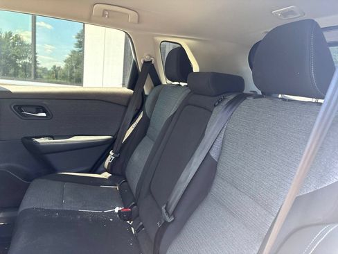 Used 2022 Nissan Rogue SV FWD image 4