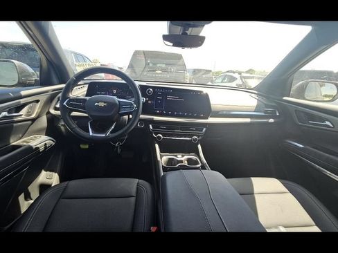 Used 2026 Chevrolet Traverse LT w/ Driver Confidence Package AWD/4WD image 8