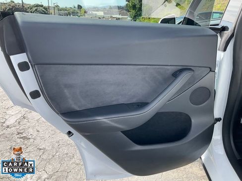 Used 2023 Tesla Model Y Performance image 32