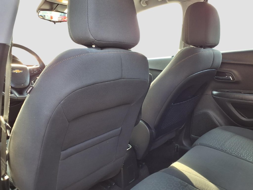 Used 2020 Chevrolet Trax LS FWD image 27