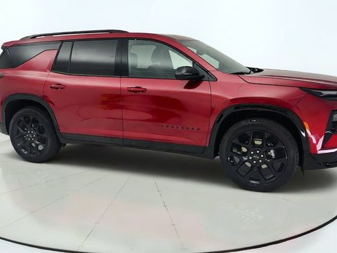Used 2026 Chevrolet Traverse RS w/ LPO, Floor Liner Package FWD image 8