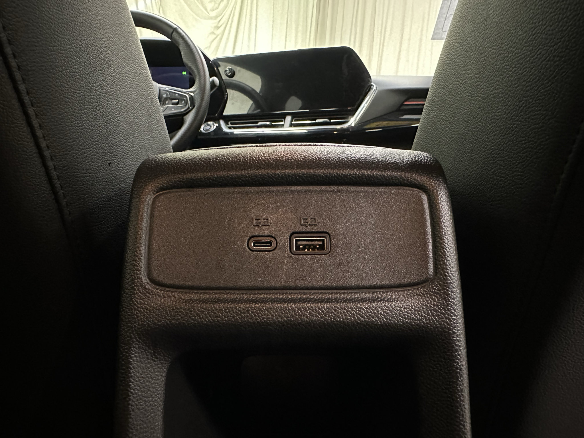 Used 2025 Chevrolet Trax RS w/ Sunroof Package FWD image 20