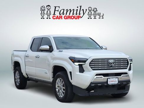 Used 2025 Toyota Tacoma Limited AWD/4WD image 2