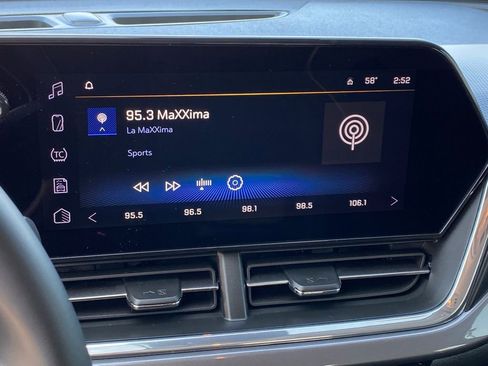 Used 2025 Chevrolet Trax ACTIV w/ Sunroof Package image 14