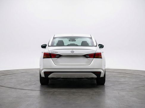 Used 2025 Nissan Altima 2.5 SV FWD image 7