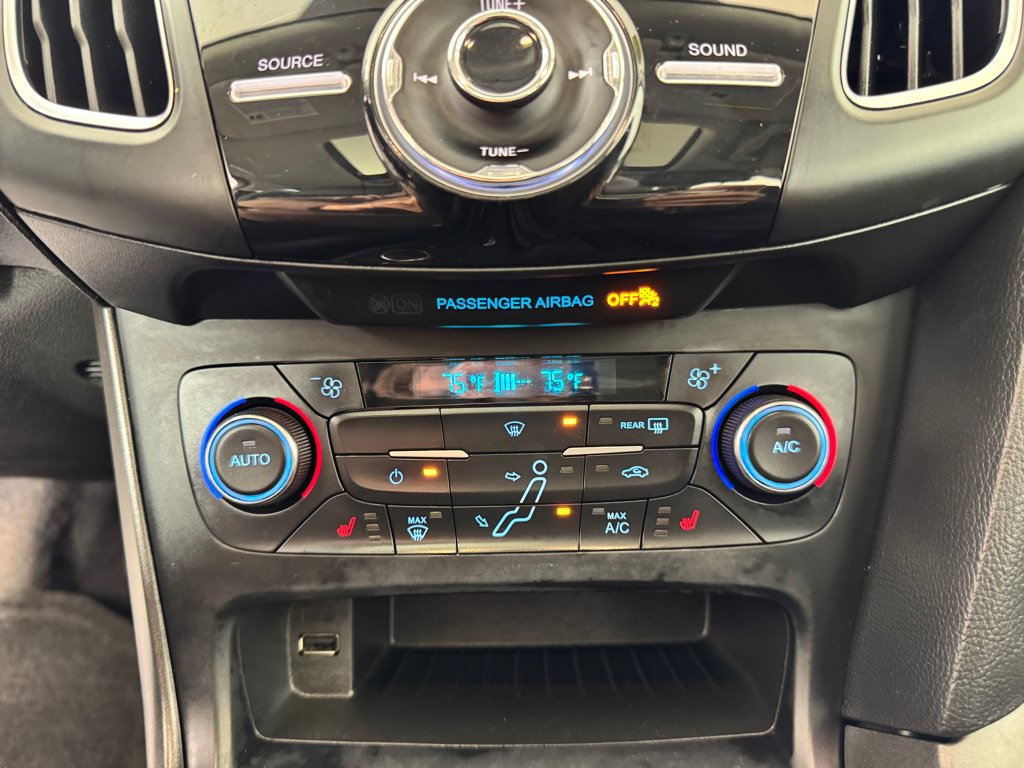 Used 2017 Ford Focus SEL w/ Cold Weather Package FWD image 12