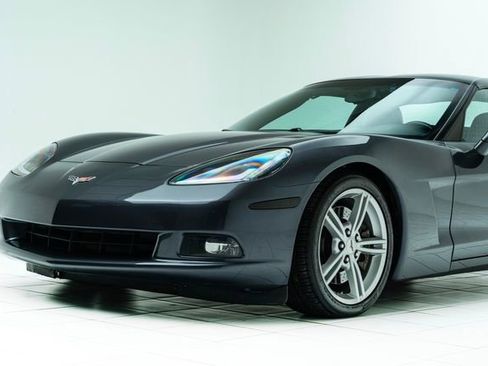 Used 2009 Chevrolet Corvette Coupe w/ Z51 Performance Package image 10