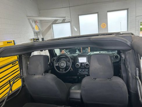 Used 2016 Jeep Wrangler Sport AWD/4WD image 15