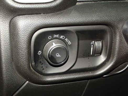 Used 2021 RAM 2500 Tradesman w/ Chrome Appearance Group image 18