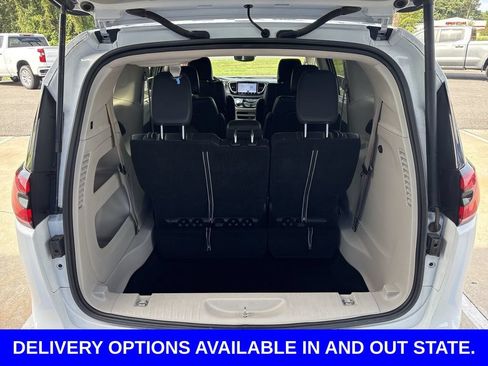 Used 2022 Chrysler Pacifica Touring-L FWD image 24