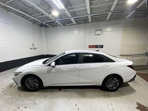 Used 2024 Hyundai Elantra SEL FWD image 3