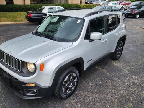 Used 2015 Jeep Renegade Latitude FWD image 11