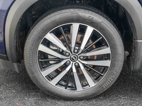 Used 2024 Nissan Pathfinder Platinum image 9