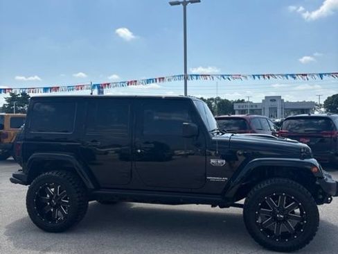 Used 2012 Jeep Wrangler Unlimited Rubicon AWD/4WD image 3