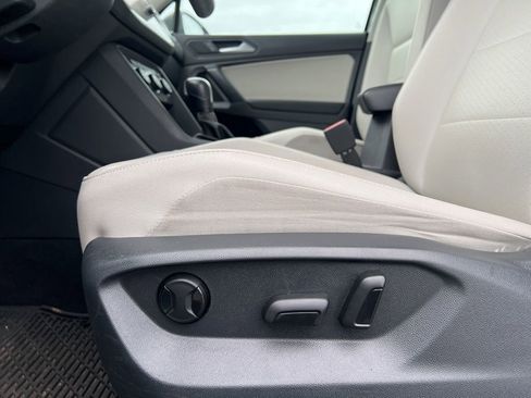 Used 2021 Volkswagen Tiguan SE image 10